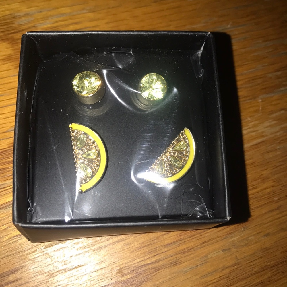Two pairs of Earrings.